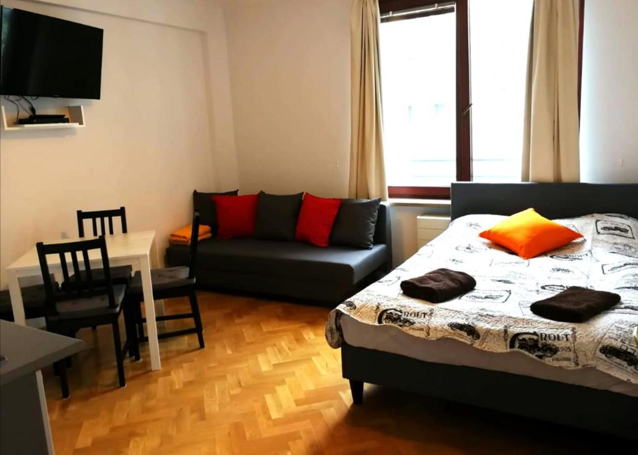 Center Warsaw - Apartmenty Jana Pawla II Luaran gambar